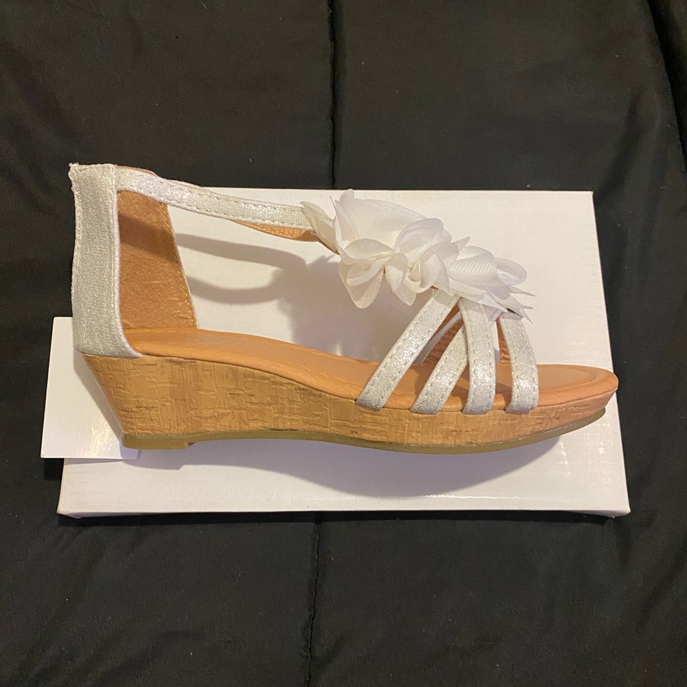 Metallic white floral sandal